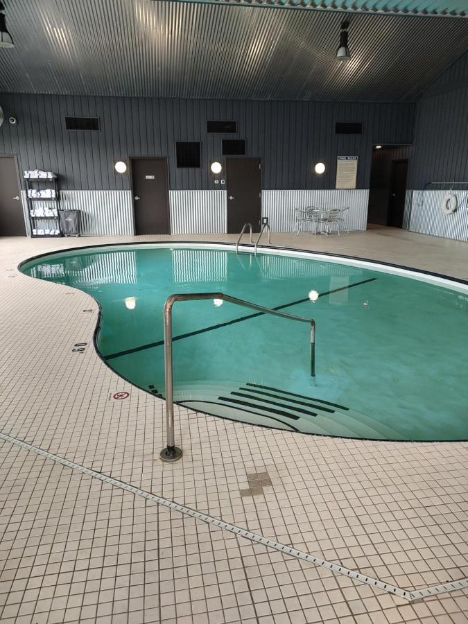 ロードウェイ イン ファーゴ エクステリア 写真
